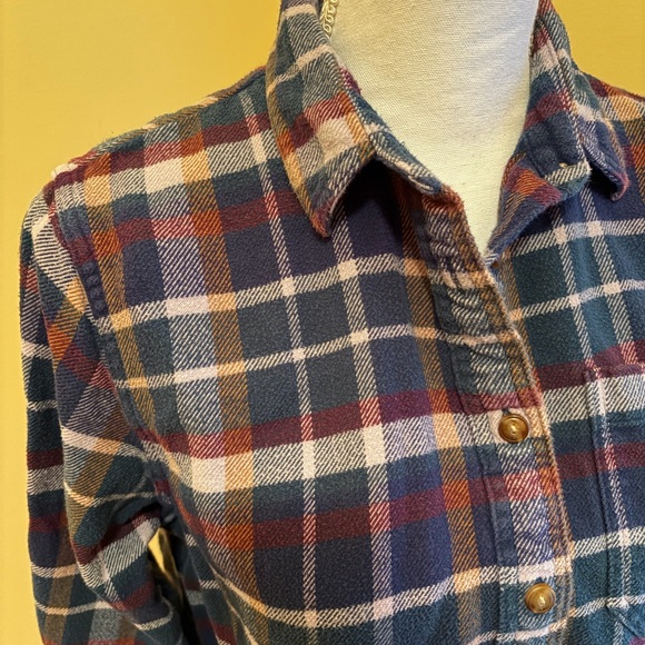 L.L. Bean Organic Cotton Plaid Flannel Shirt Small Women’s Blue Green purple EUC - Picture 5 of 13
